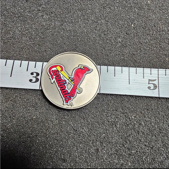 Small St Louis Cardinals Silver Tone Enameled Coin Token Wincraft Inc. - Picture 3 of 3